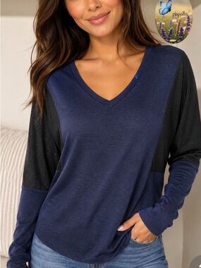 Vince Navy and Black mesh V-Neck Long Sleeve Top Sz XS